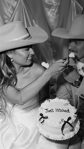 Wedding cake trends in 2026 heading into 2027 are moving away from strict minimalism and leaning into cakes that feel like art. Here’s what to expect & don’t forget to save for inspo when it’s time to choose your perfect wedding cake 🍰👇 🎂 Textured, sculptural buttercream creating pleats and fabric-like finishes with hand-sculpted details 🏛️ Architectural shapes like square tiers, domes, and tall statement cakes 🦢 Vintage glamour is sticking around with Lambeth piping, ornate scrollwork, and