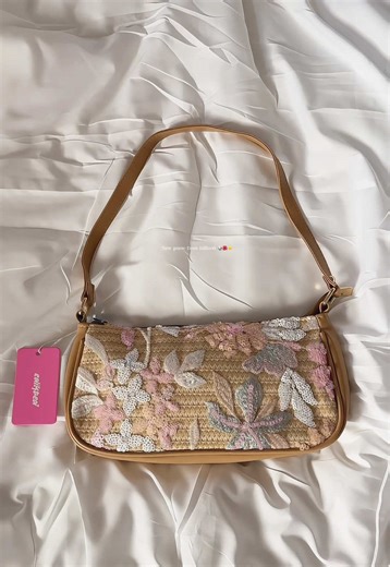 This purse & spring time 🌸🌺🌷🌻 #creatorsearchinsights #edikted #ediktedhaul #cutepurse #sequinbag @Edikted