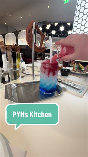 Couldn’t resist ordering the mocktail at PYMs Kitchen in Disneyland Paris. 👌🏻 #disneyland #disneylandparis #disneyparks #pymkitchen #disney #portkeyjourneys #waltdisneystudios