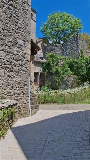 Solo Hiking - 1 minute à la Couvertoirade #hiking #travel
