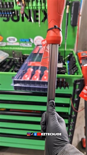 Try out These Milwaukee Tool I BEAM Pry Bars with Me! The big pry bars even have an Anti-slip feature that could really come in handy! @milwaukeetool #milwaukeetool #nothingbutheavyduty #eztechjoe #toolmedia | Ez Tech Joe