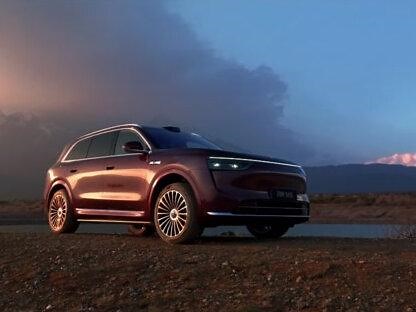 近日，余承东宣布问界M8纯电版将于8月25日正式上市。赛力斯魔方技术平台作为全球首个全栈式多动力兼容平台，率先兼容超增、纯电、超混三种新能源动力形式，为用户带来智能出行新体验。#赛力斯 #赛力斯魔方技术平台 #问界M8