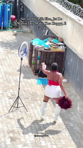 Mary Smart's Energetic Drum Dance