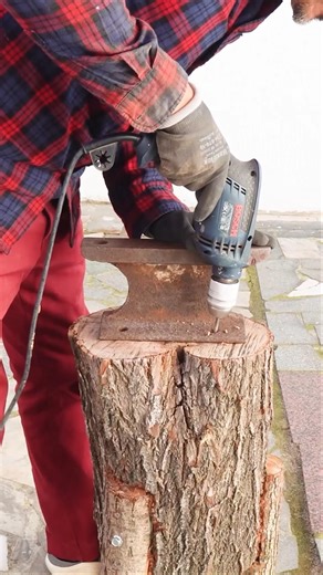 Tree trunk made from a blacksmith's anvil #blacksmith #diy #wood #woodworking #shorts
