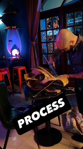 My long and convoluted process to take cardboard beer boxes and make them into a dragon head sculpture 🤯🐲🐉 This one took ages, but mostly due to temporary losses of motivation and drastic redesigns. 🤗… but nevertheless, it’s done and decorating the wall at @___umbala___! #cardboard #cardboardcrafts #cardboardart #cardboardcreations | Mariano Di G