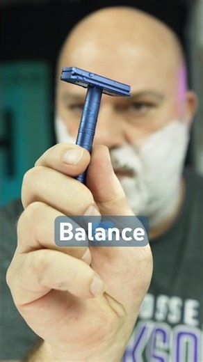 Heavy vs Light Razor Grip Technique #mensgrooming #shavinghacks #technique