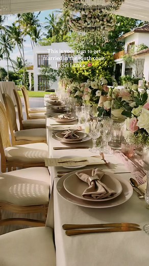 Bringing you all the tropical wedding vibes you didn’t know you needed 🌴✨ #weddingdecor #colombo #srilanka #weddingphotography #floraldesign #weddingflorals #tropicalwedding #coastal