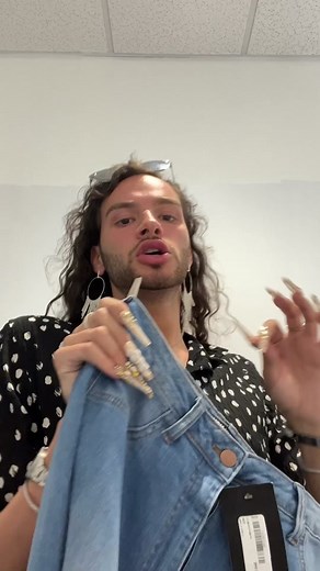 Proper Retail Etiquette: Fitting Room Tips