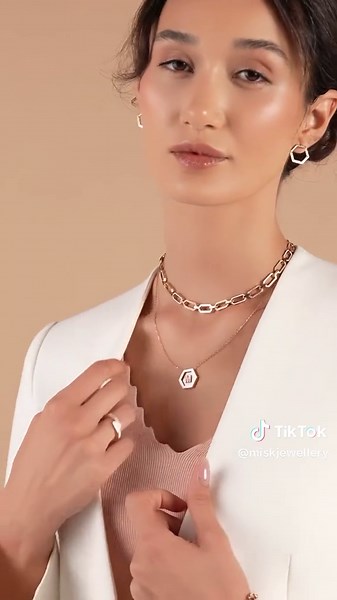 Discover the elegance of simplicity with HEXA Collection — personalized jewelry collection that merges contemporary design with timeless beauty with your initials or star signs. ✨