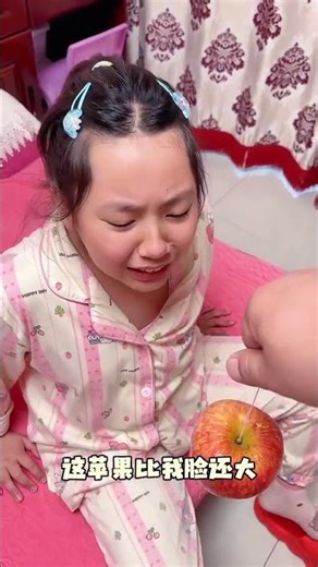 Extreme Apple Eating Challenge: Cub Loses to Golden Retriever