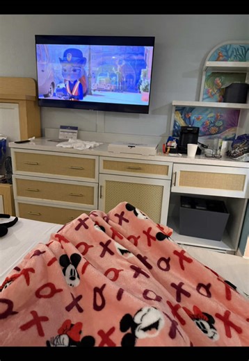 I love this fit! ❤️ #magickingdomfit #goofy #mickeyandfriends #disneyparks #disneyoutfit