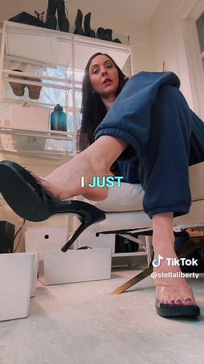 Shoe Try-On: Stylish Black Toes & Closed-Toe Heels