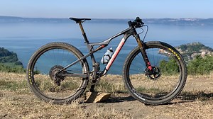 Ci è arrivata la Orbea OIZ 2021 in versione M-Team. Ecco i dettagli, il peso e le prime sensazioni raccontate direttamente sul sentiero... Qui l'articolo di presentazione: https://www.mtbcult.it/tecnica/orbea-oiz-2021-dettagli/ | MtbCult.it
