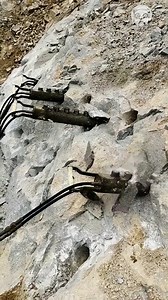 Breaking giant rock using piston splitter Partner: nonblasting TT: https://www.tiktok.com/@nonblasting Website: https://www.rilonmachinery.com | Earth Wonders