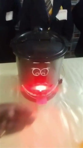 Smart Dustbin #innovation #diyprojects #sharmajikerobot