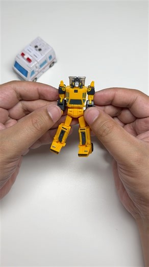 Meet NewAge’s Sunstreaker — Legends Scale