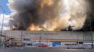 Fuerte Incendio en Antiguo Canal 13 de San Luis Potosí | N