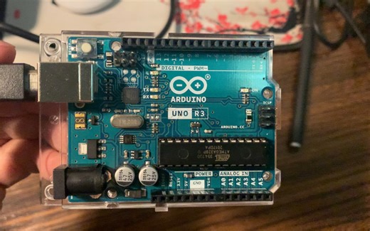 玩下arduino uno，第一个程序，一个渐变红绿双色led灯