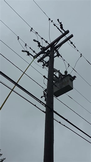 Closing Oil Recloser - 450 Homes #lineman #bobsdecline