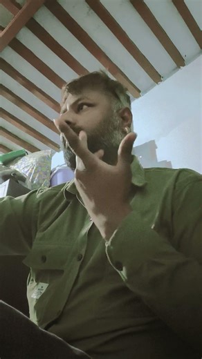 बिन प्लास्टर के घर #varshachoudhariofficial#comedyfilms #funny #comedyg#funnycomedy #love#comedymove