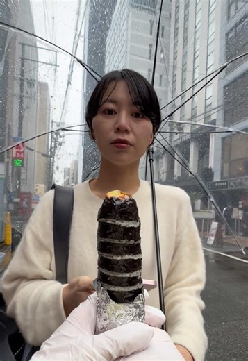 見知らぬ人にキンパを食べさせる体験