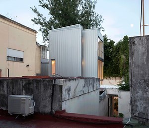 Small-scale housing in Buenos Aires space and light in the center of the court Cr : Archdaily Small-scale housing in Buenos Aires space and light in the center of the court | zeroIIzero