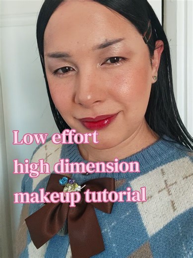 Using highlighter shades as your bronzer and blusher is perfect to give a glow and dimension to the complexion with a simple makeup look. #makeuptutorials #grwm #makeup #eyeshadow