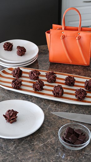 Here’s a last-minute Easter recipe !! 🍫 These 5-ingredient choc corn chip clusters are crunchy, chocolatey, sweet and salty. I love that they are no-bake, simple and you’ve probably got all the ingredients already in your pantry. Recipe (makes 12): - 80g dark chocolate, chopped - 1/4 cup peanut butter - 1 tsp vanilla extract - 1/4 tsp cinnamon - 3 & 1/2 cups corn chips 1. Place chocolate into a small microwave-safe bowl and melt in the microwave in 20-second increments, stirring between each, u