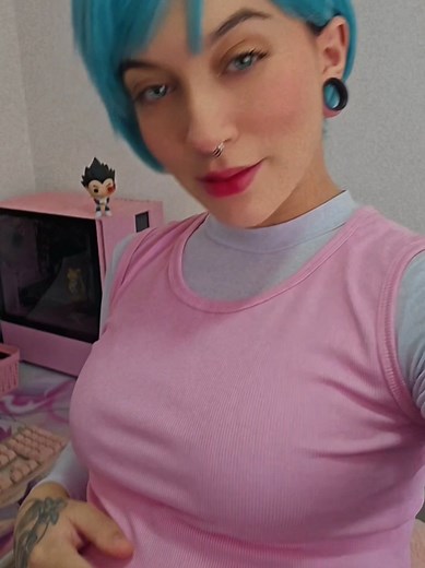 Bulma Pregnant Cosplay: A Dragon Ball Tribute