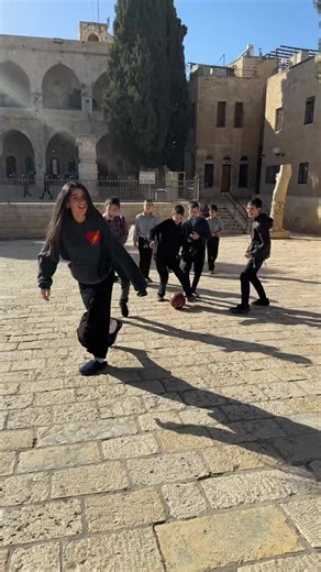 הסרטונים של helloooopo (@helloooopo51) עם Hot New Bombshell - user99034084879