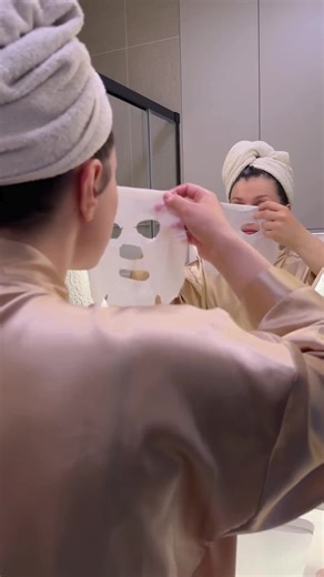 UAE Glow Secret. 💧 Men & Women’s Best Face Mask ✔ Hydration ✔ Wrinkle control ✔ Even tone ✨ Glycereth-26 Betaine Hydroxy acetophenone How to use it? Apply ➡ wait 15 min ➡ rinse #FaceMaskUAE #BestFaceMask #MenAndWomen #UAEBeauty #FaceMaskLovers