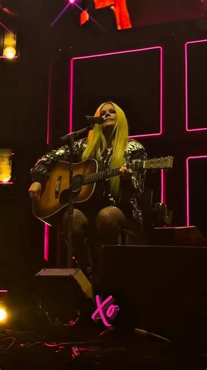Avril Lavigne Playin The Guitar
