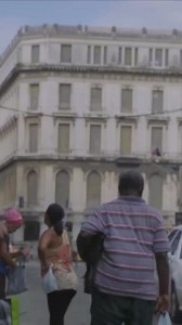 Exposició Coco Fusco. He après a nedar en sec.  Un recorregut audiovisual que ens convida a qüestionar nocions tan complexes com les de revolució, poder o pàtria. Vine al MACBA! | MACBA Museu d'Art Contemporani de Barcelona | Facebook