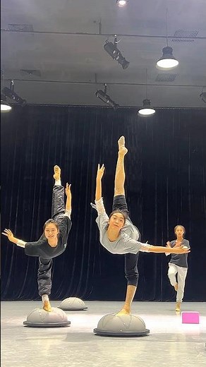 R.E.S Flexiblenia Amazing Acrobatics Contortionist Leg Up Short #contortion