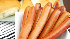 How to cook hot dogs in bulk with a slow cooker 👌 Recipe: https://slowcookingperfected.com/slow-cooker-hot-dogs/ | Slow Cooking Perfected