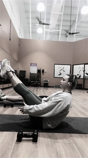 Abs and arms. 🤭