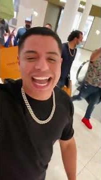 ¿Qué les importa? Usted que aporta - GRUPO FIRME Paseando en la plaza GRACIAS