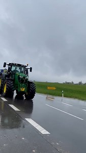 Und ab ins Wochenende mit einem #JohnDeere 6230R von Büttner Agrartechnik. | profi