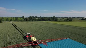 Get full control of your spray job with the automated nozzle on/off feature AutoNozzleControl. Thanks to the PrimeFlow system, you will receive the highest level of precision, due to the exact control of each nozzle. Get more information about our NAVIGATOR i-version and AutoNozzleControl: https://hardi-international.com/sprayers/trailed/navigator | HARDI