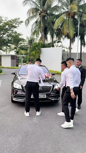 Đoàn Nhà Zai Đón E Yêu Và E - Lê Việt Anh