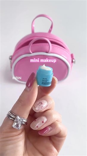 asmr🎧what's in my bag💄packing mini makeup bag