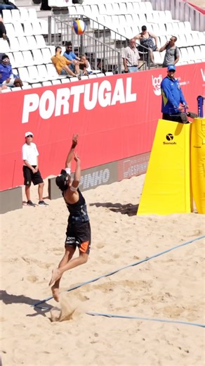 Swedish perfect execution….👑🌊🥇🙏🏼❤️‍🔥🔨 Repost from @tape.media @davidahman @jonatanhellvig • THE JUMP BUMP 🇸🇪 📸: @tape.media #sweden #jumpset #elite16 #espinho #volleyball #beachvolley #jumpbump #machine #straightdown #beachvolleyballworld #roadtoparis #olympics #1 | King of the Beach