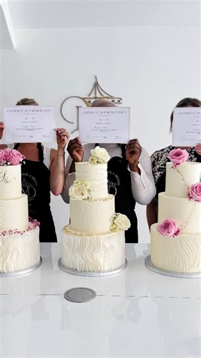 Loubna | Pâtisseries & Ateliers - Toulouse | Deux jours intenses, remplis de partage, de fou rire, de concentration, et surtout de passion. 🥰 ‼️Si tu veux rejoindre l’aventure, toutes... | Instagram