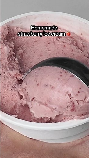 Creamy Homemade Strawberry Ice Cream 🍓 | Easy Custard Ice Cream Recioe