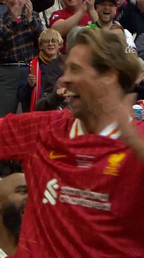 Crouchy rolling back the years 🤖 Last time out vs Chelsea legends 💫 LFC Foundation | Liverpool FC