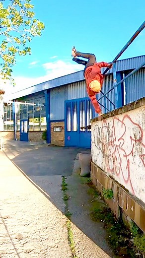 Conquered this gate vault which I couldn't do last year . #parkour #stunt #gatevault #fantasthenics #fail #parkourfail | Fantasthenics