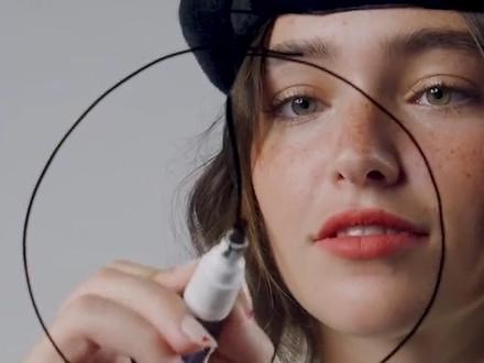 “Emporio Armani 对您而言代表着什么？”特邀嘉宾们在#EmporioArmani2024春夏女装系列时装秀上共话摩登意趣，于镜头前描绘出他们的答案。#Armani秀场 #秀场直击