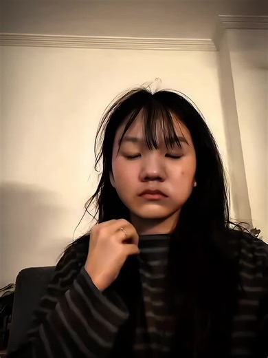 Ru Hand Gesture in BNK48