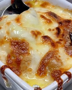 Leftover Brisket French Onion Soup. Smoky brisket, umami broth and cheese lava. Make it. Live in it. Leftover brisket @snakeriverfarms gold Wagyu. . . . #cookingunderquarantine #frenchonionsoup #cheese #cheesepull #meltedcheese #soup #brisket #bbq #grilling #thesrfexperience #wagyu #thefeedfeed #eeeeats #todayfood | The Grill Dads