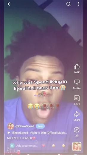 @the.reel.nigga on Instagram: "2001년 개봉한 영화 “A Beautiful Mind”*는 단순히 천재 수학자의 삶을 다룬 작품이 아니라, 인간이 내면의 혼란 속에서도 어떻게 사랑과 신뢰로 자신을 되찾아가는지를 보여주는 깊은 이야기입니다. 화려한 계산 장면보다 존 내쉬가 마음속 그림자를 이겨내려는 순간들이 훨씬 더 오래 기억에 남죠. 특히 그가 현실과 환상 사이에서 흔들리면서도 끝까지 아내를 향한 마음을 놓지 않는 모습은 묘하게 가슴을 저릿하게 만듭니ᄃ